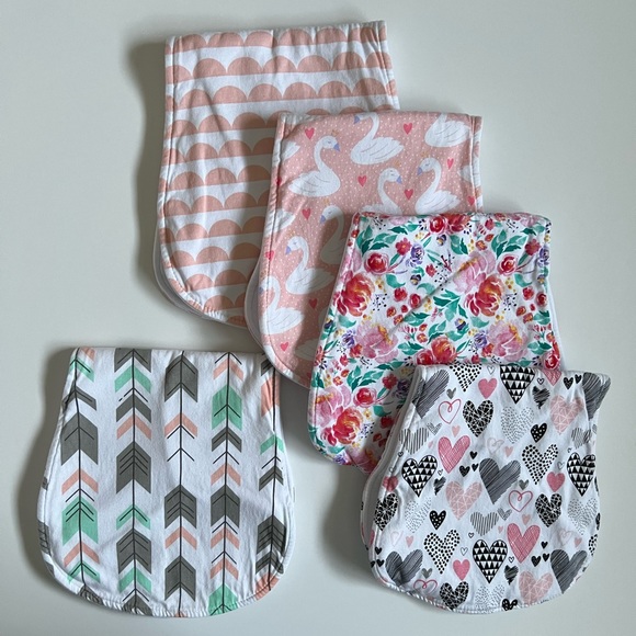 Other - NWOT Baby Girl’s Printed Burp Cloths Set of 5 💕